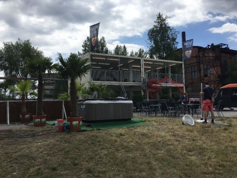 V.I.P. CHILL ZONES - Pronájem palem  - Palm Rentals 
