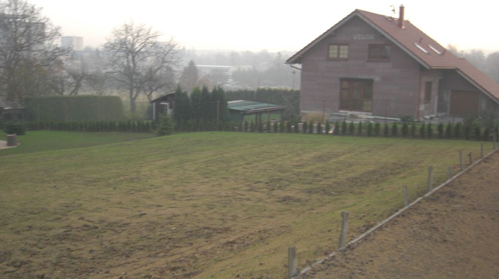 Zahrada - trávník 2008 